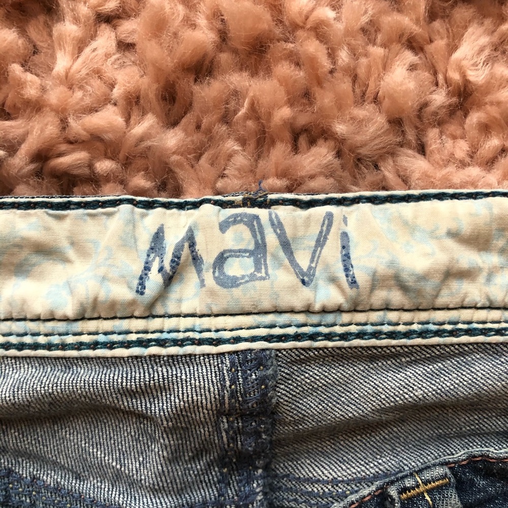 Distressed MAVI Jeans! - Picture 3 of 5